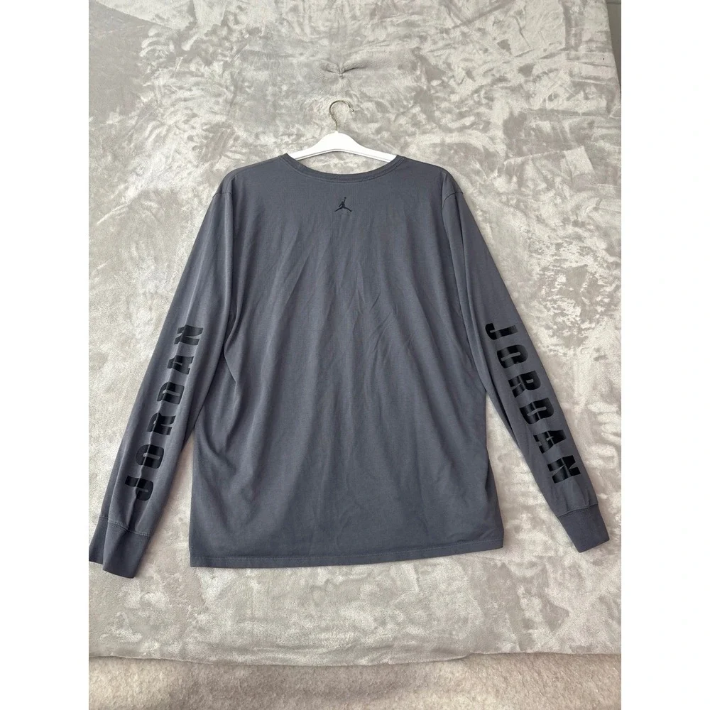 Jordan Mens XL Dri-FIT Long Sleeve Shirt Gray Jumpman Graphic Logo Tee